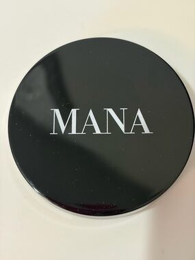MANA Women’s Bronzer & Contour Compact, New